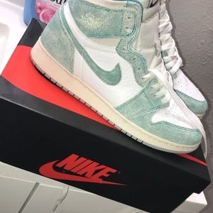 Turbo Green Jordan 1’s